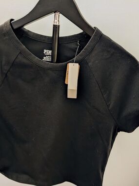 Victoria's Secret PINK Black Short Sleeve Crop Tee